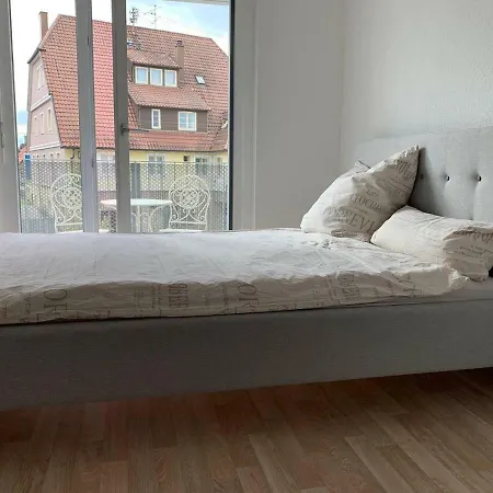 1-zi. Apartment, Echterdingen Bei Flughafen/messe Stgt. アパート *