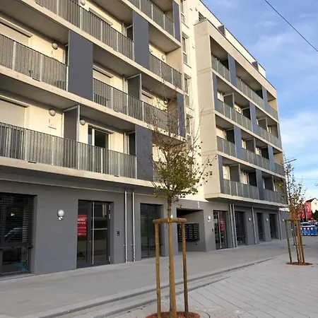 1-zi. Apartment, Echterdingen Bei Flughafen/messe Stgt. アパート *